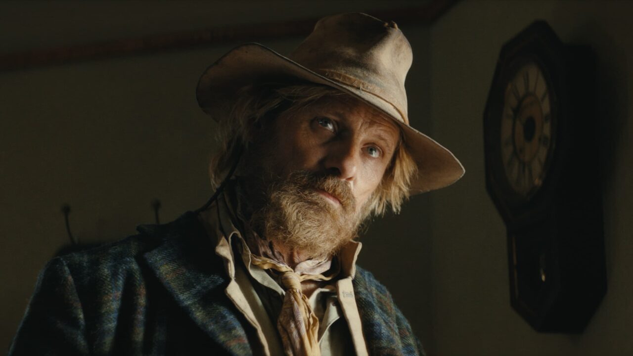 Viggo Mortensen presenta The Dead Don’t Hurt al RFF19: il retroscena sul film e quel particolare su Vicky Krieps