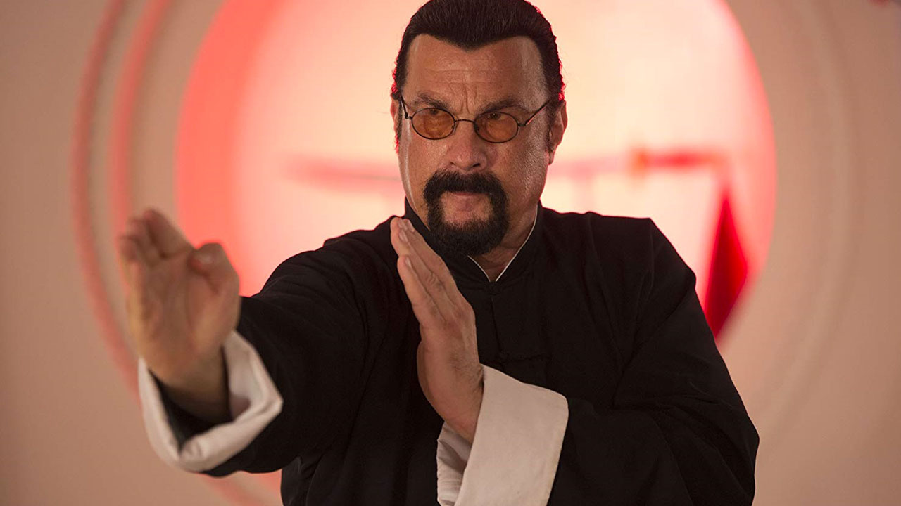 Steven Seagal: “Morirei per Putin”. La Russia valuta di inviare l’attore al fronte in Ucraina