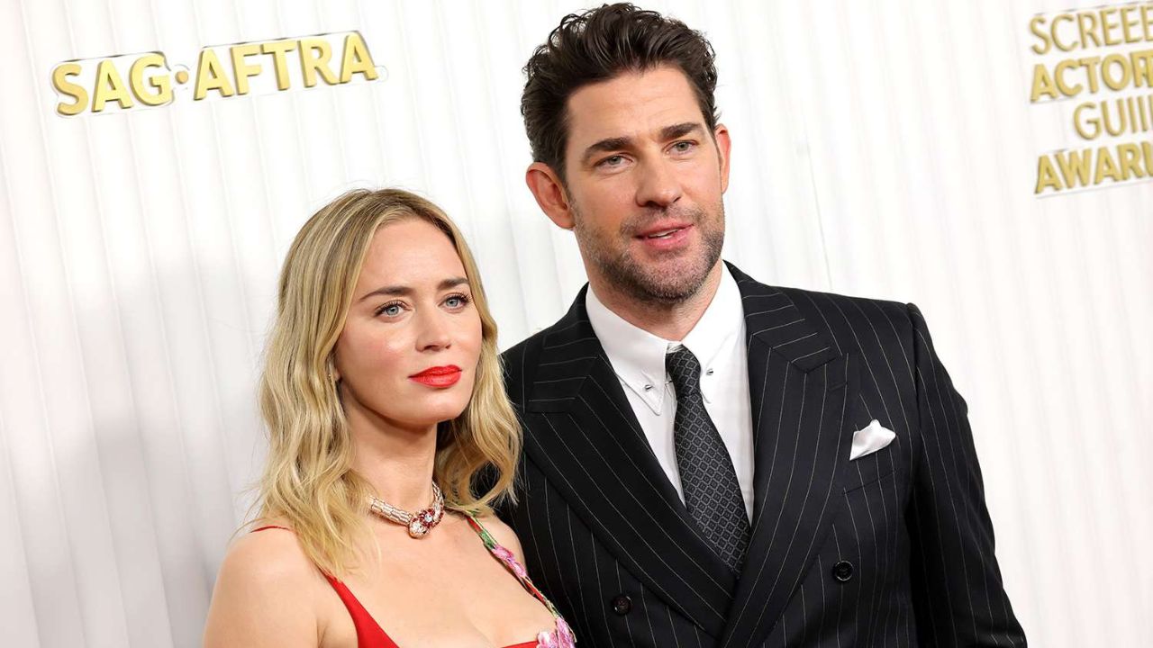 John Krasinski è l’uomo più sexy del pianeta: la reazione della moglie Emily Blunt è impareggiabile!