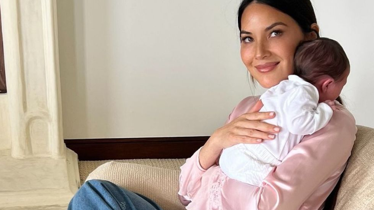 Olivia Munn e il divertente errore del figlio di 3 anni che la scambia per una nota collega: “lo so che questa è la mamma!”