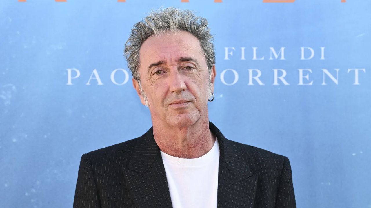 Paolo Sorrentino lascia il pubblico a bocca asciutta: non risponde alle domande, si alza e se ne va