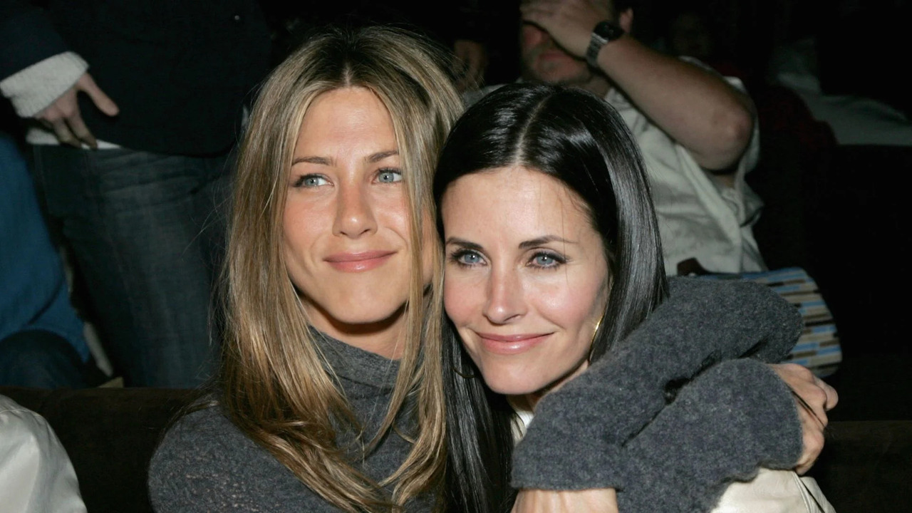 Friends, Courtney Cox e il retroscena su Jennifer Aniston: “Ha preso un sacco di vestiti di Monica”