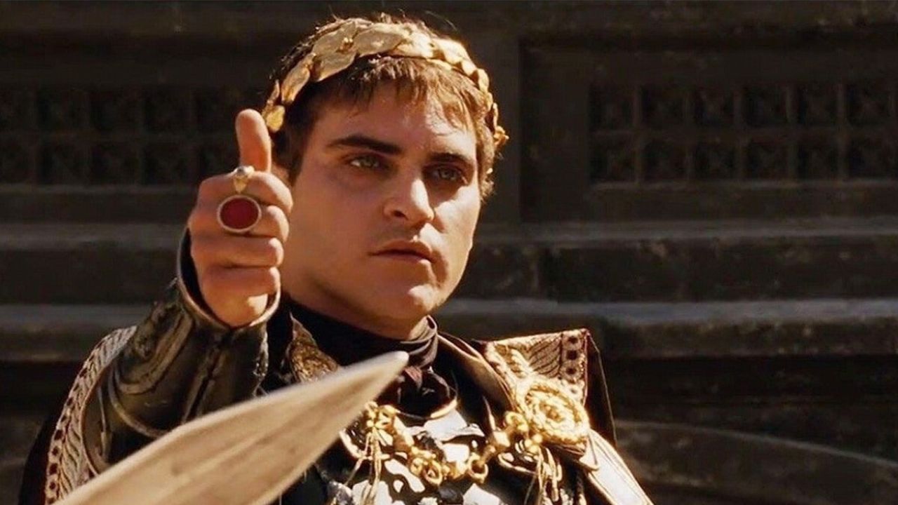 Joaquin Phoenix voleva abbandonare Il Gladiatore all’ultimo minuto, la rabbia di Russell Crowe: “Terribilmente poco professionale”