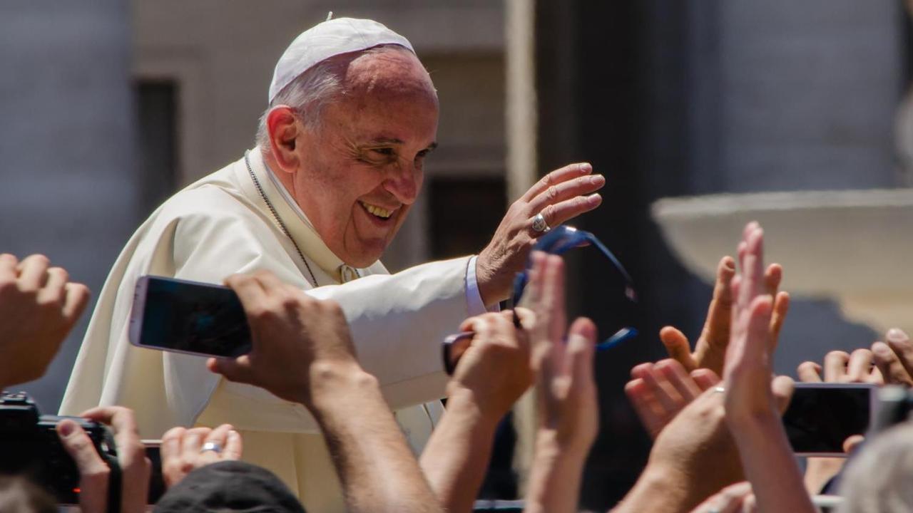 Papa Francesco: arriva al cinema il film tratto dalla sua prima autobiografia