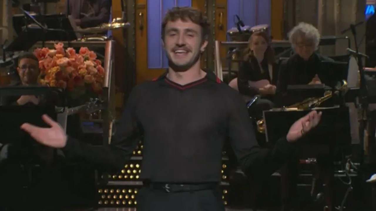 Paul Mescal presenta il SNL: il monologo ironico sulle scene di nudo, l’orgoglio irlandese e i pantaloncini corti (VIDEO)