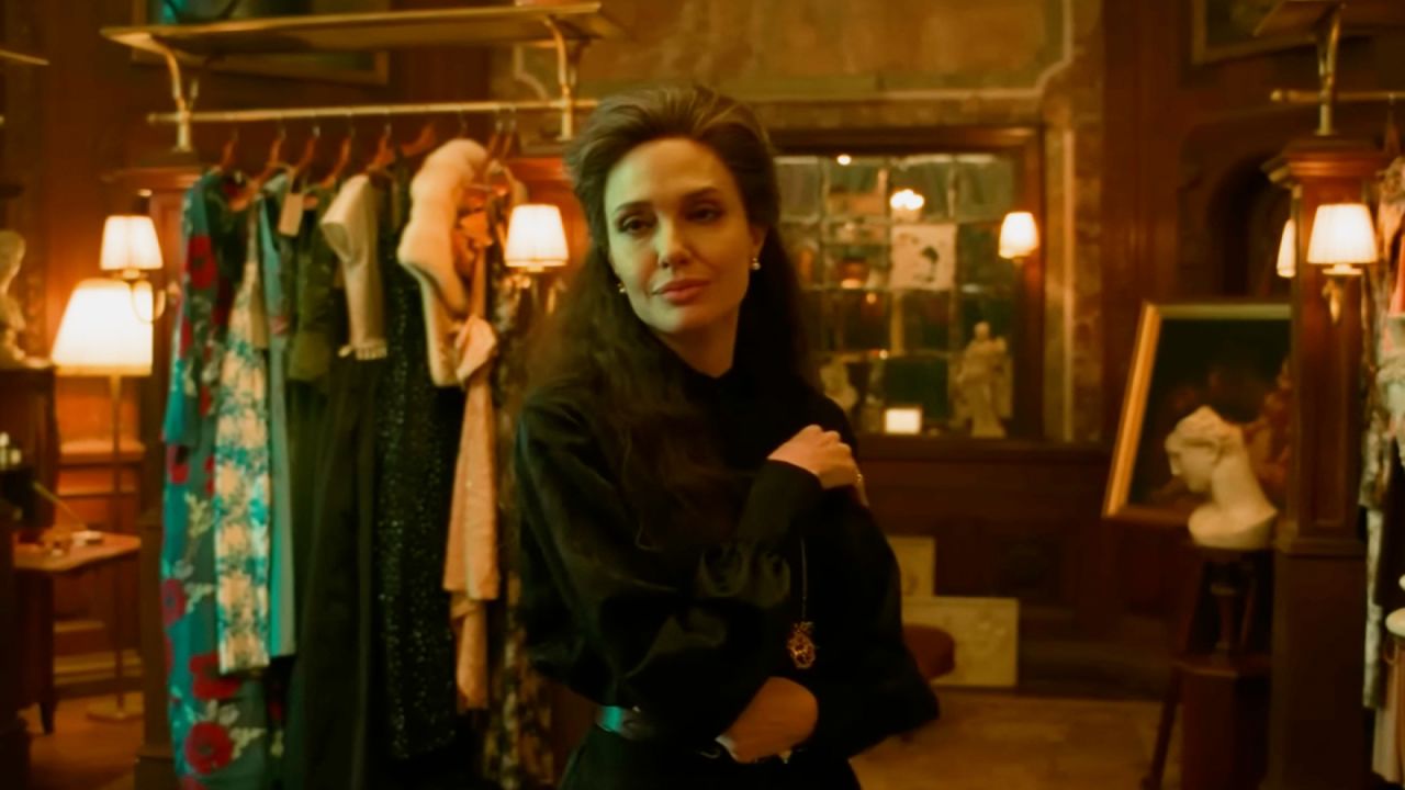 Maria: Angelina Jolie è la cantante lirica Maria Callas nelle tre clip ufficiali del biopic