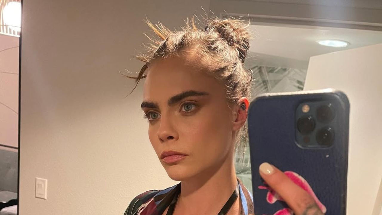 Cara Delevingne sconvolge i fan mostrando improvvisamente un inequivocabile pancione! [FOTO]