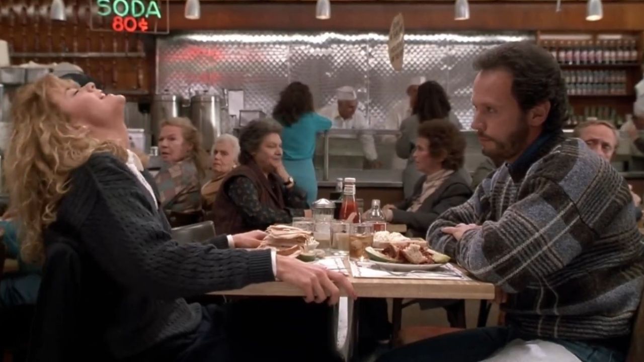 Meg Ryan e Billy Crystal ricreano la mitica scena dell’orgasmo in Harry ti presento Sally! [VIDEO]