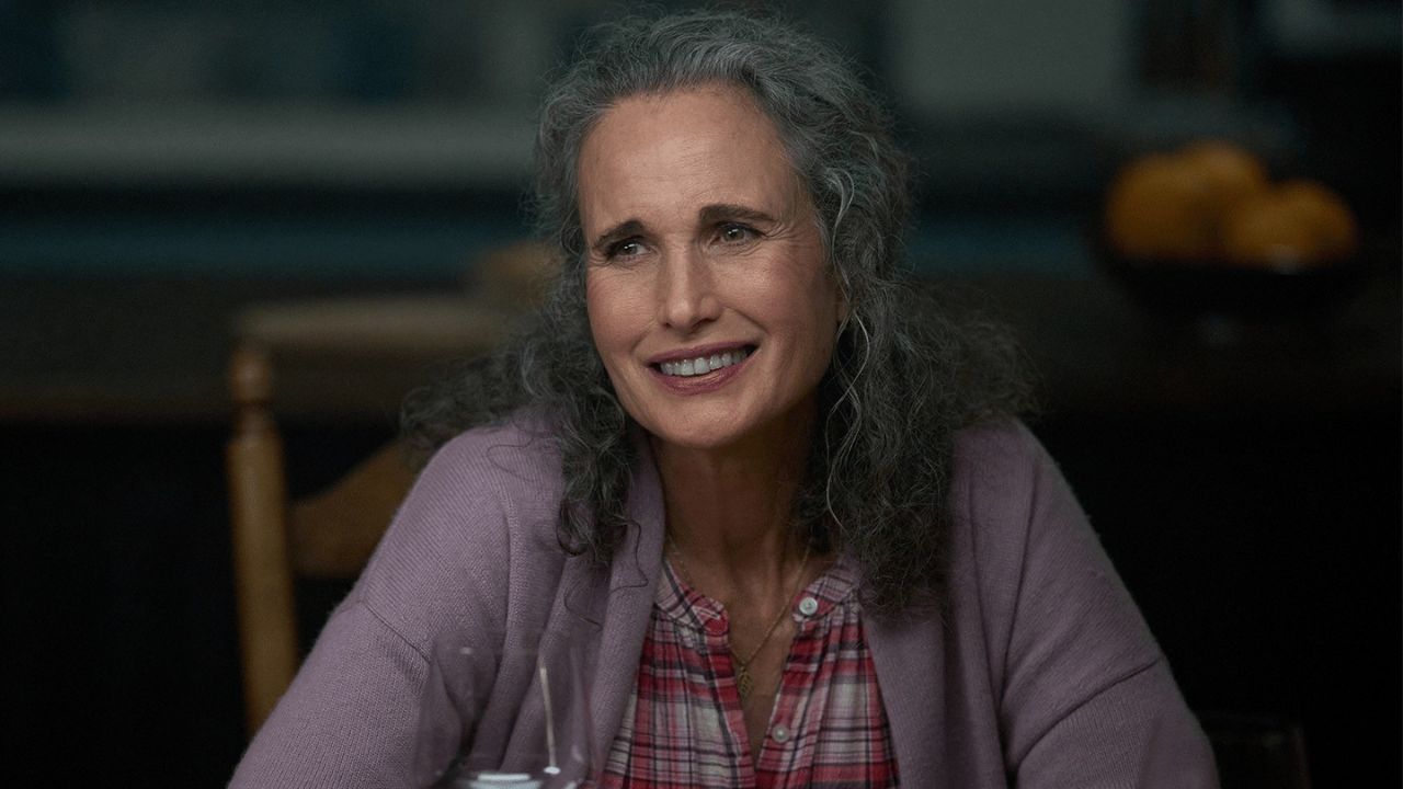 Andie MacDowell e la sua battaglia contro la Sindrome del Piriforme - Cinematographe.it