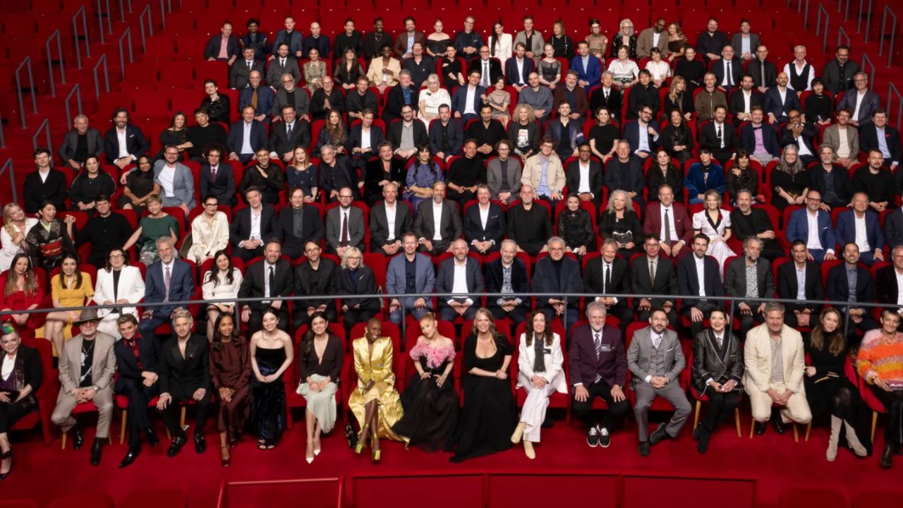 Oscar 2025: la tradizionale foto di gruppo con tutti i candidati