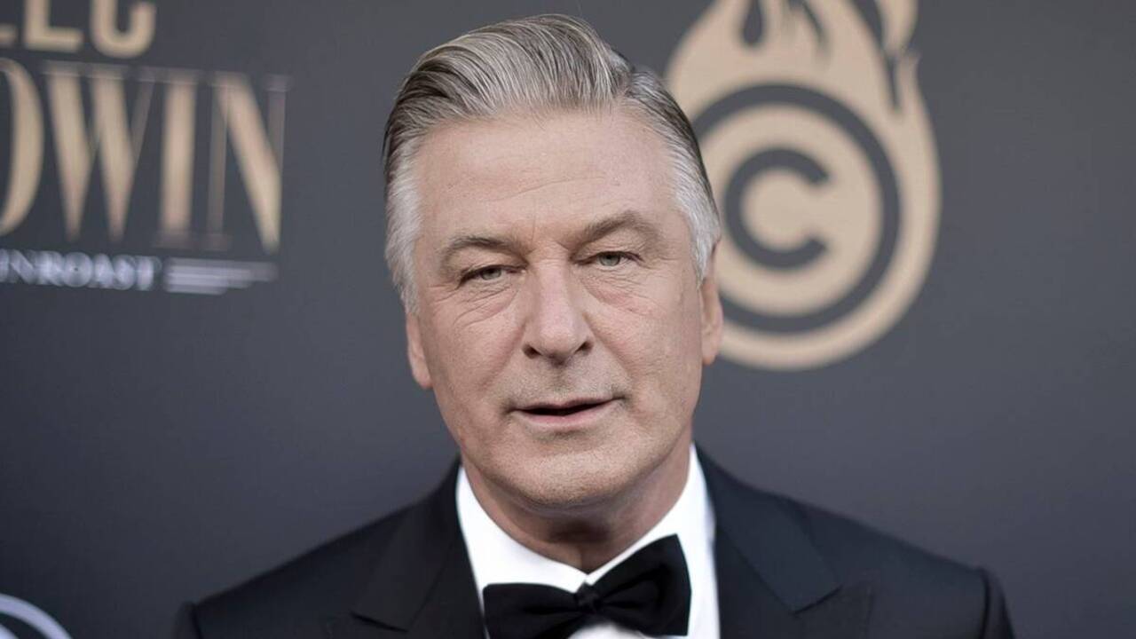 Alec Baldwin non si dà pace dopo il caso Rust: “Perché sono ancora qui, perché non è successo a me?”