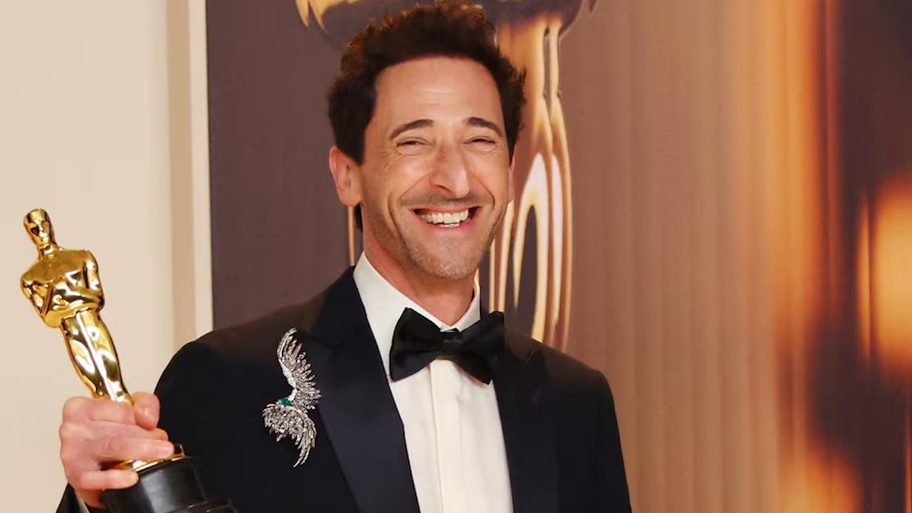 Adrien Brody e la reazione al lunghissimo discorso agli Oscar 2025: l’attore ironizza sull’accaduto con un video per i fan “molto breve”