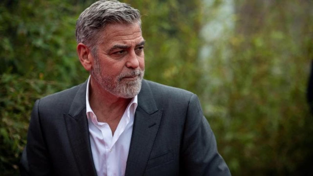 George Clooney cambia look: addio ai capelli brizzolati, ma il nuovo colore non convince