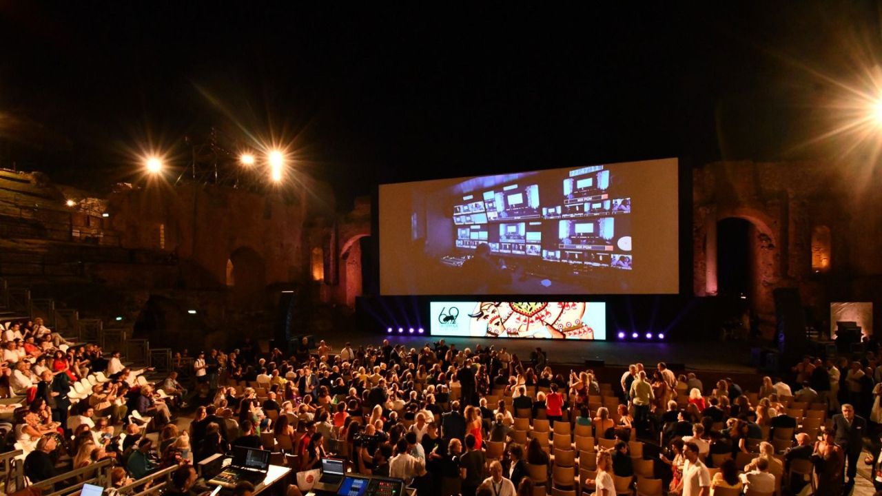 Taormina Film Festival 2025, iniziate le selezioni: il manifesto omaggia uno dei film di Giuseppe Tornatore